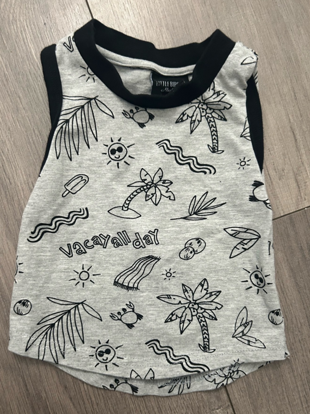 Little Bipsy tank top features a "Vacay all day"  graphic print - Sz: 3-6 months